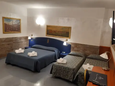 Hotel San Luca - Photo 2