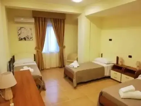 Hotel Santa Chiara - Photo 2