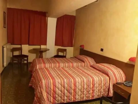 Hotel Sarre - Photo 2
