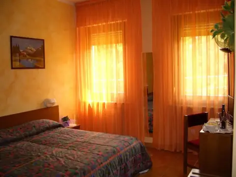 Hotel Sarre - Photo 3