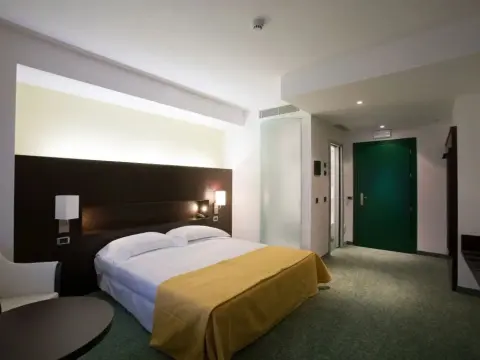 Hotel Senator - Photo 3