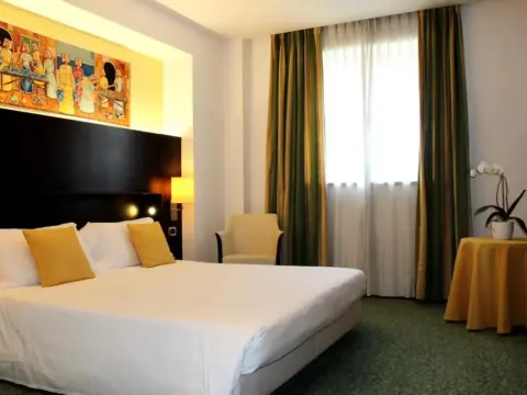 Hotel Senator - Photo 4