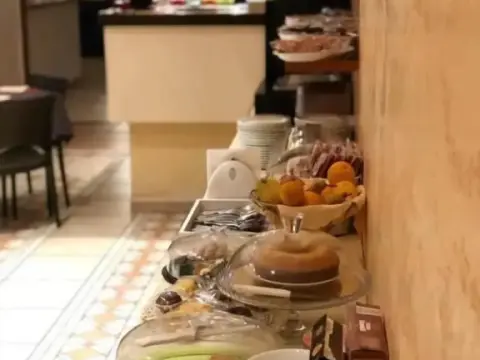 Hotel Serena - Photo 2