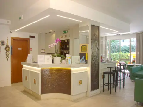 Hotel Tilly - Photo 2