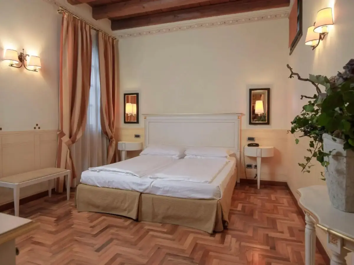 Hotel Villa Policreti