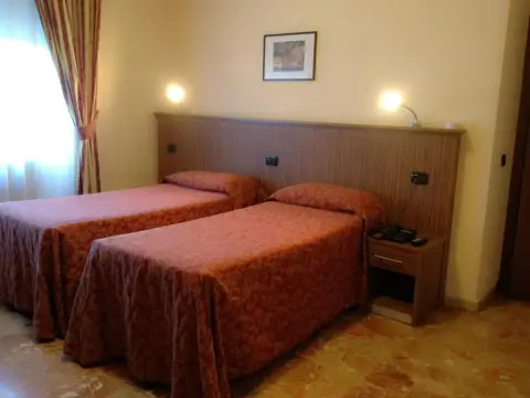 Hotel York - Photo 4