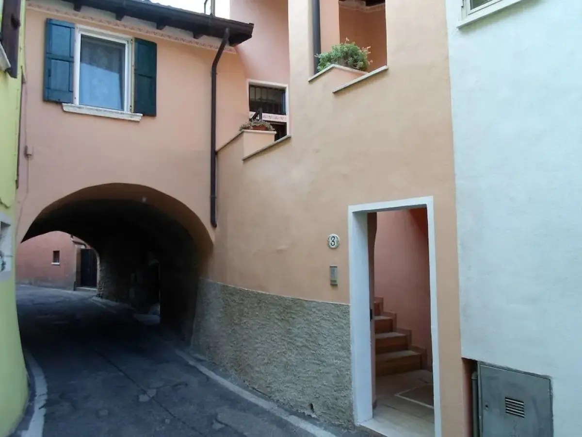 Il Volto Del Lago Rooms and Apartments