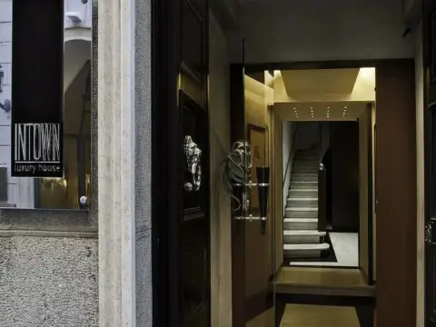 Intown Luxury House - Photo 1