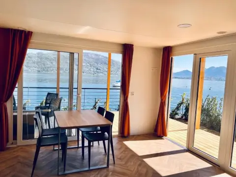 Lago Maggiore Bay - Photo 3