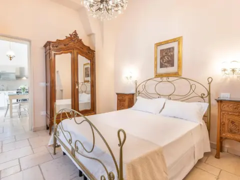 Large, Beautiful Apartment and Pool - Photo 4