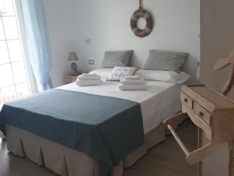 Laura E Christian Rooms - Photo 2