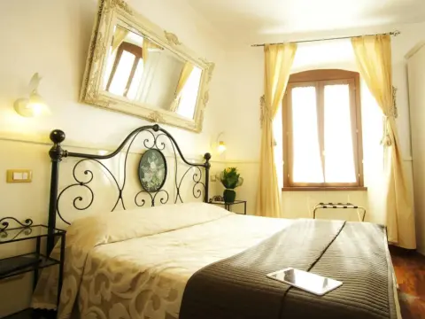 Le Suite di Via Ottaviano - Photo 2