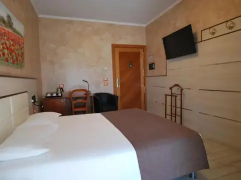 Hotel Lenotel - Photo 3