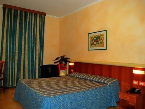 Hotel Lenotel - Photo 4