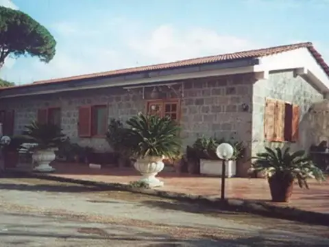 Mami Camilla - Photo 1