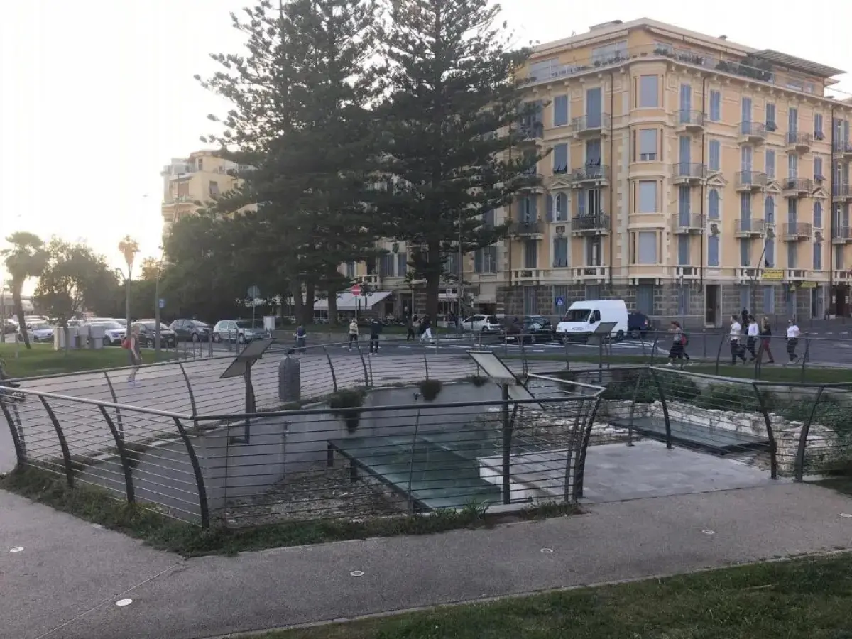 Mansarda luminosa in centro sul mare - Attic by sea