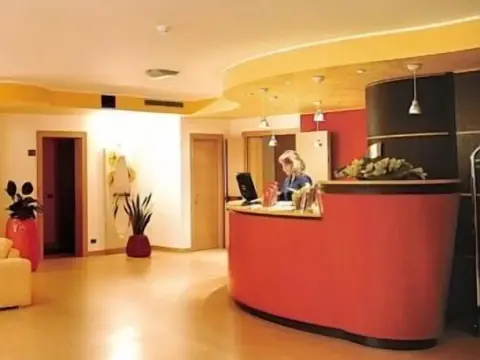 Marc Hotel - Photo 2