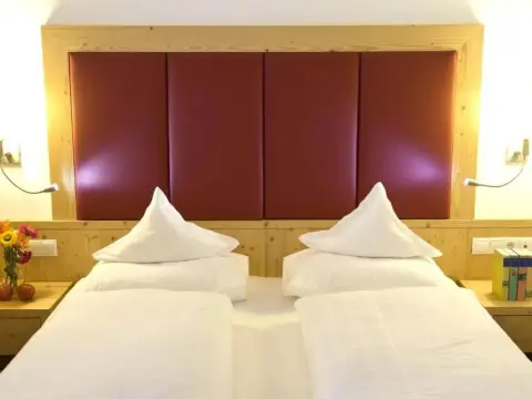 Martina Breakfast Lodge - Photo 1
