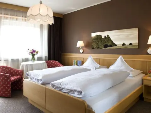 Martina Breakfast Lodge - Photo 2