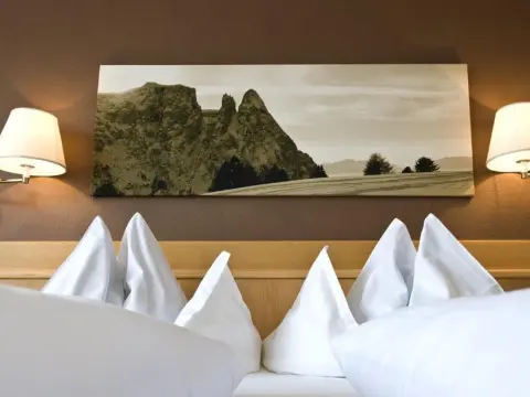 Martina Breakfast Lodge - Photo 3