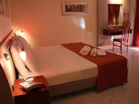 Meridian Hotel - Photo 3