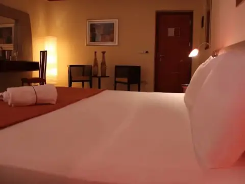 Meridian Hotel - Photo 4