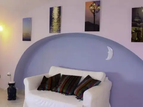 My Charming House - Photo 1
