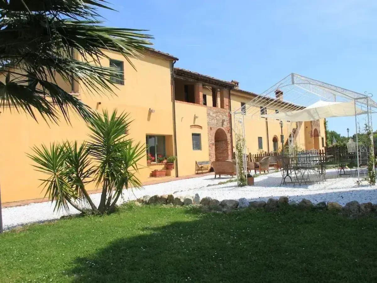 Nice Apartment in Guasticce With Pool