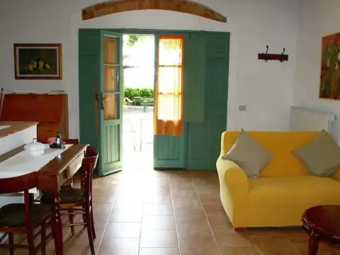 Nice Apartment in Guasticce With Pool - Photo 4