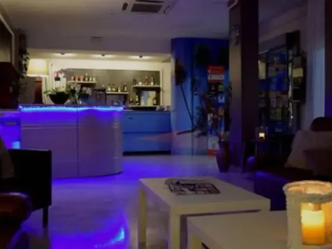 Oxford Hotel - Photo 2