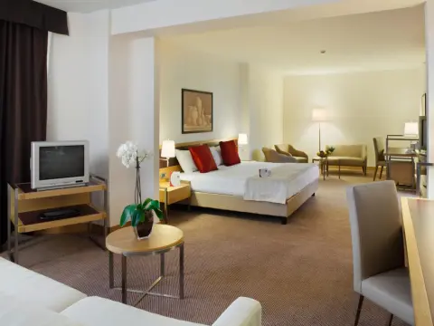 Plaza Caserta - Photo 3