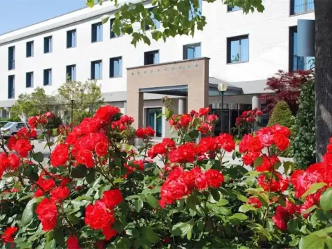 Point Hotel Conselve - Photo 1