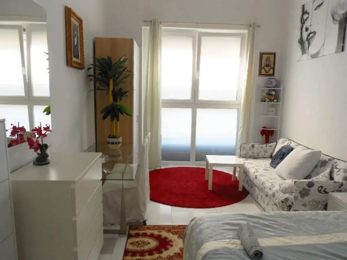 Private Room Noble in Shared Apartment