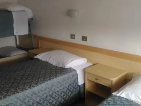 R&B Hotel - Photo 2