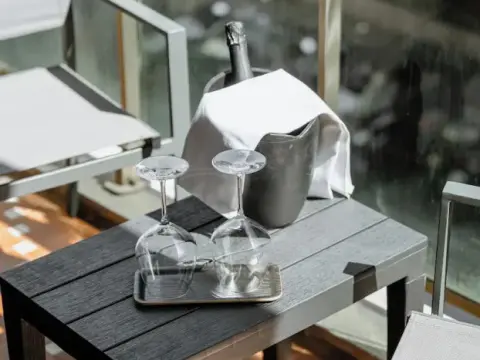 Riviera Suites - Photo 4