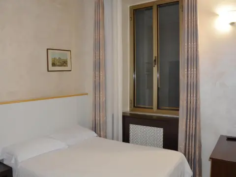 Roma Carina - Photo 1