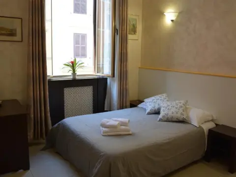 Roma Carina - Photo 2