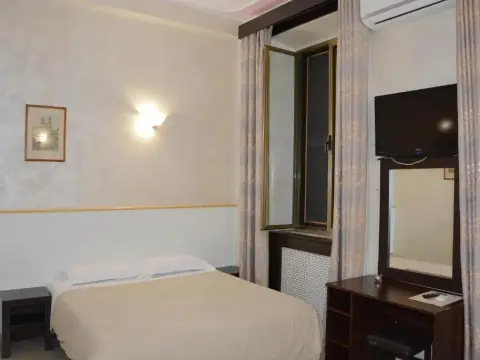 Roma Carina - Photo 4