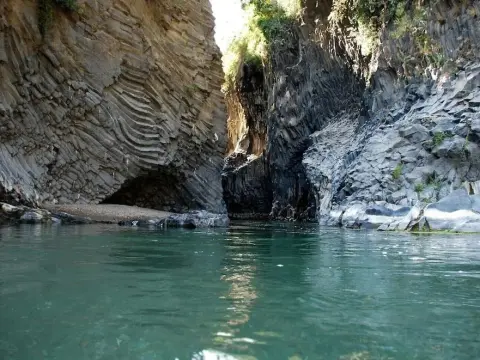 Room in B&B - Lg Giarre Apartment in Italy - Photo 1