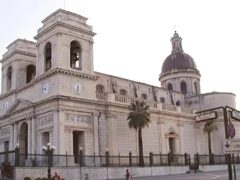 Room in B&B - Lg Giarre Apartment in Italy - Photo 3