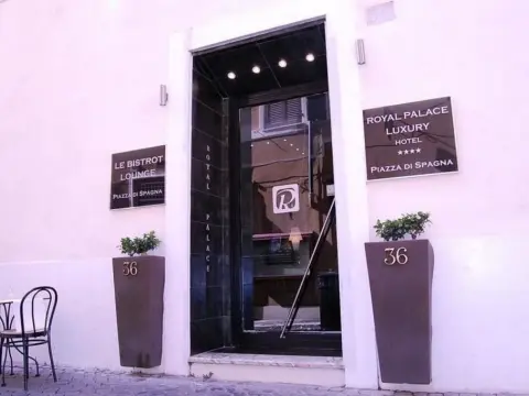 Royal Palace Luxury Hotel - Photo 1