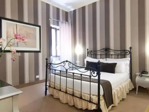 Royal Palace Luxury Hotel - Photo 4