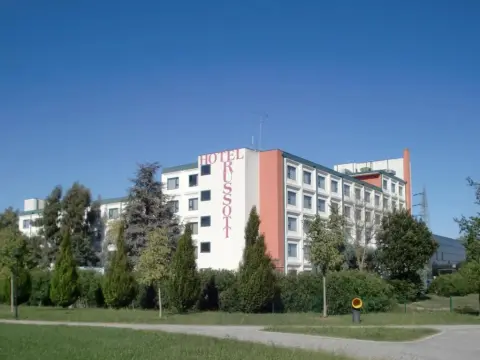 Russott Hotel - Photo 1