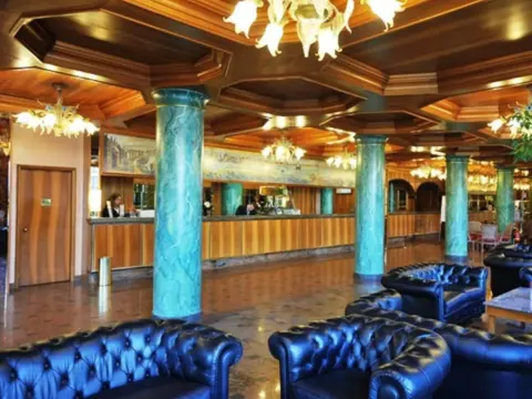 Russott Hotel - Photo 2