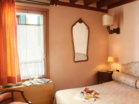 San Simeon Apartments - Photo 4