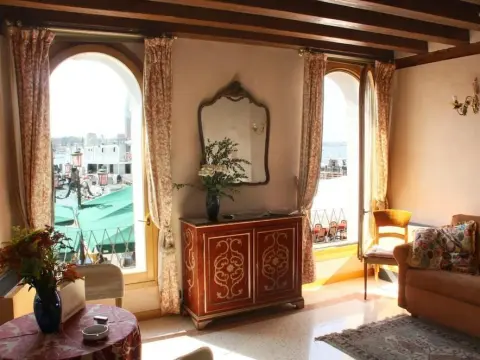 San Simeon Apartments - Photo 2