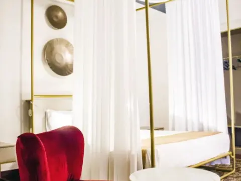 Scene Suites Apartments - Photo 4