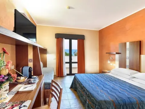 Serenusa Resort - Photo 4