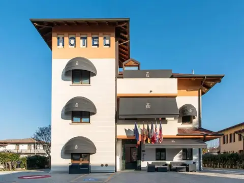 Small Hotel Royal - Photo 1