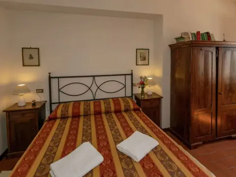 Spacious Farmhouse in Ficulle with Swimming Pool - Photo 2